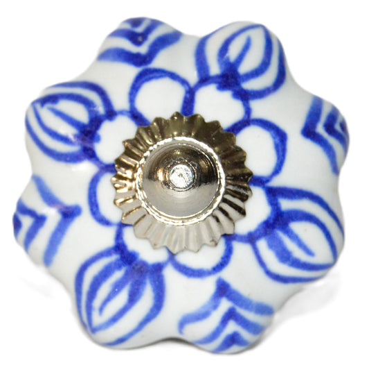 Collection de boutons de meuble en céramique peinte à la main, motifs artisanaux indiens d’Udaipur, disponibles en plusieurs variantes.