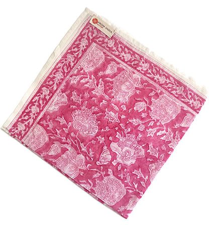 Bandana carré Delhi 50x50 cm en coton Block Print, motif floral écru sur fond rose fuchsia avec bordure décorative assortie, From India Boutique.
