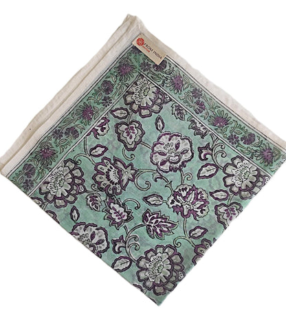 Bandana carré Mysore 50x50 cm en coton Block Print, motif floral violet, gris et écru sur fond vert d’eau avec bordure décorative, From India Boutique.