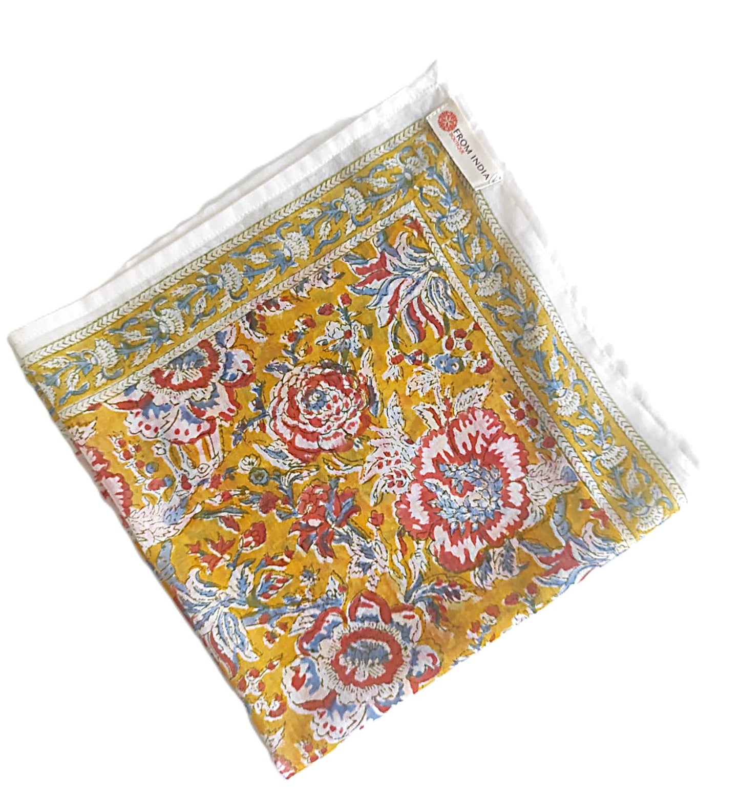 Bandana carré Madurai 50x50 cm en coton Block Print, motif floral rouge, bleu et écru sur fond jaune ocre avec bordure décorative, From India Boutique.
