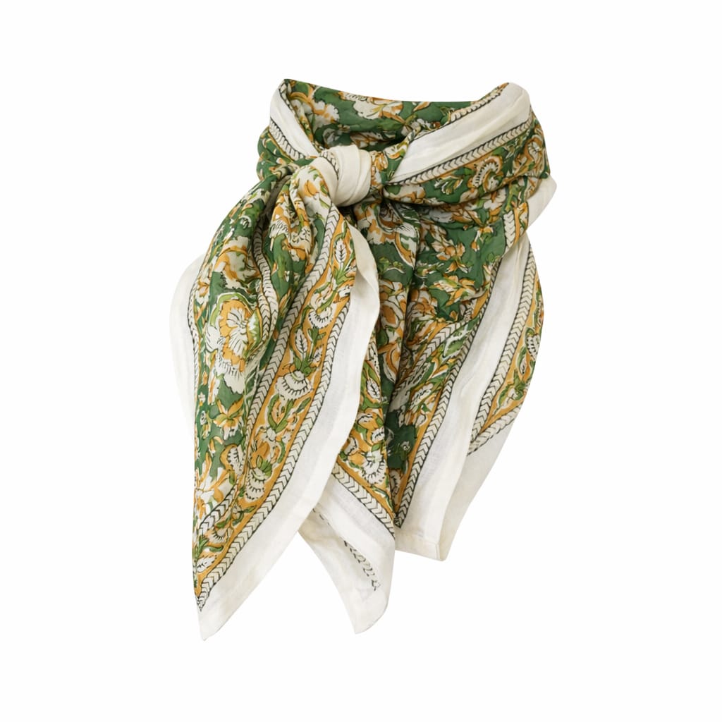 Cheich Ranchi 75x75 cm en voile de coton vert avec motifs floraux blancs et ocre, imprimé artisanal Block Print.