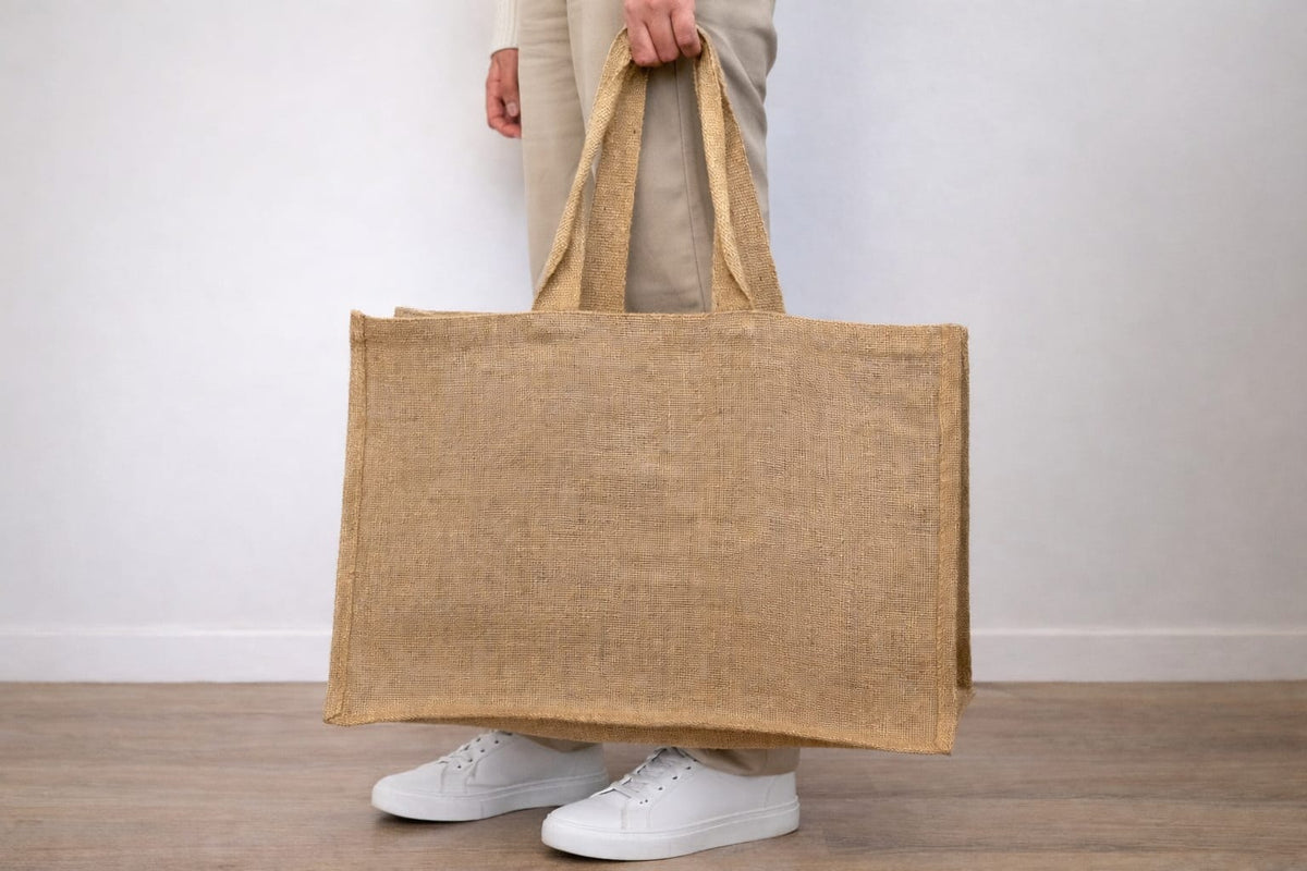 Grand sac cabas en jute naturel 50 x 35 x 20 cm avec anses, présenté sur fond blanc avec indication des dimensions.